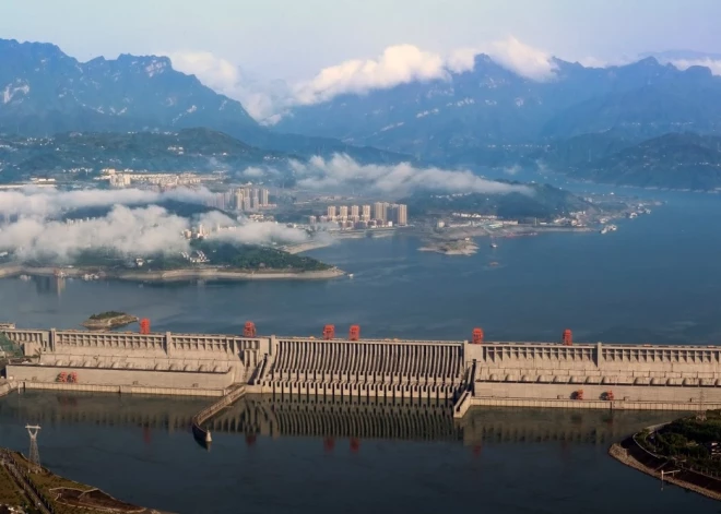 Соцсети в ужасе: китайцы построили такое гигантское сооружение, что оно изменило скорость вращения Земли