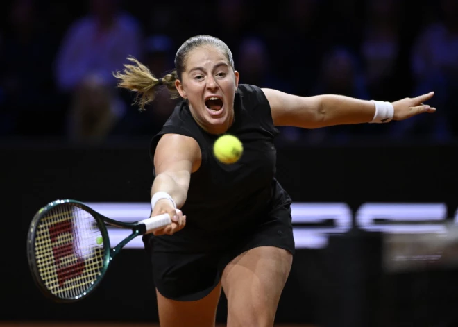 Ostapenko un Sji zaudē prestižā Madrides turnīra dubultspēļu pusfinālā