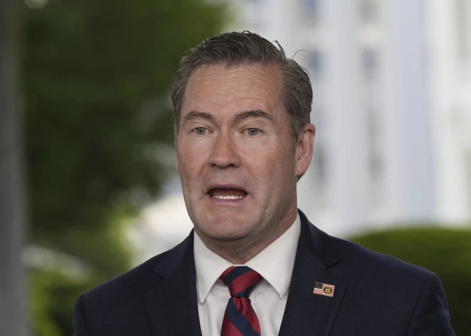 “Signal” sarakste - tikai pēdējais piliens: noskaidrojies, kādēļ Tramps atlaida savu padomnieku Volcu