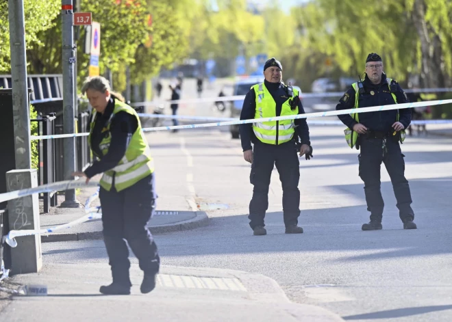 Trīs cilvēki nošauti, seši arestēti – Zviedrijas policija turpina izmeklēt šonedēļ piedzīvoto bandu izrēķināšanos