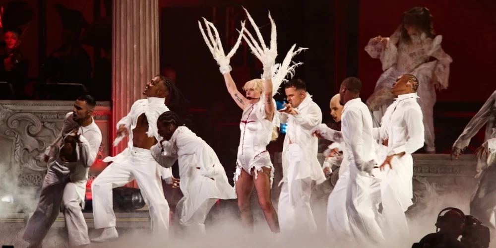 Šis ir lielākais koncerts, kāds māksliniecei jebkad bijis, un ir daļa no "Lady Gaga" astotā albuma "Mayhem" reklāmas tūres.