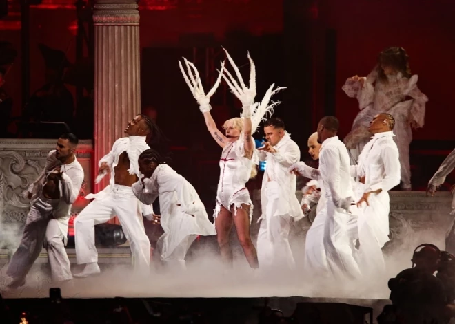 "Lady Gaga" bezmaksas koncerts Riodežaneiro pulcē vairāk nekā divus miljonus skatītāju