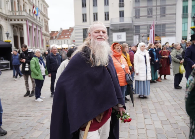 Rīgā notika akcijas "Uzvelc tautas tērpu par godu Latvijai" 10 gadu jubilejas pasākums