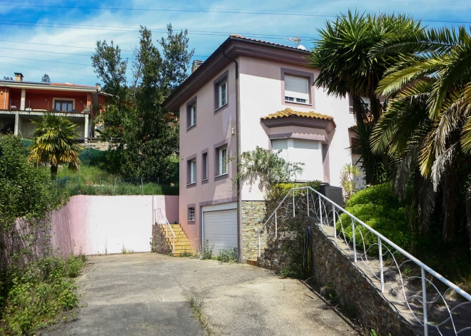 No "šausmu mājas" izglābti 3 bērni, kurus vecāki bija ieslēguši kopš Covid-19 pandēmijas