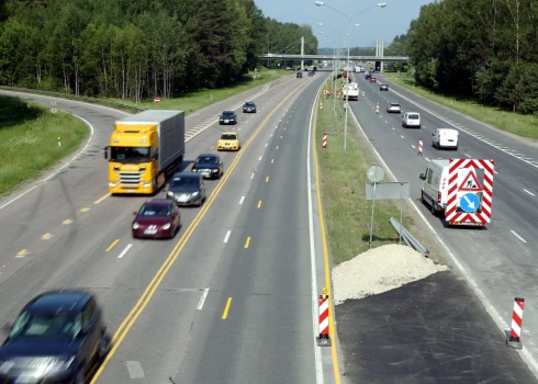 Latvijā 80% autovadītāju ir pieredzējuši citu šoferu neadekvātu rīcību uz ceļiem.
