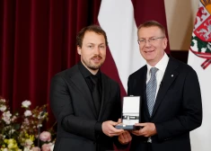 FOTO: svinīgā ceremonijā pasniegti valsts augstākie apbalvojumi