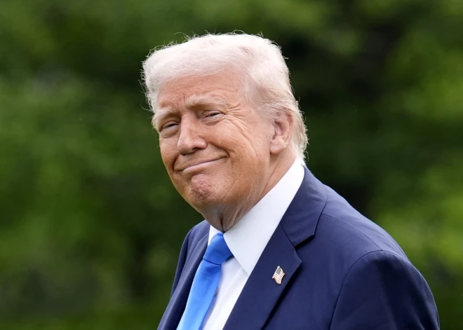 Трамп примерил образ папы римского - католики негодуют