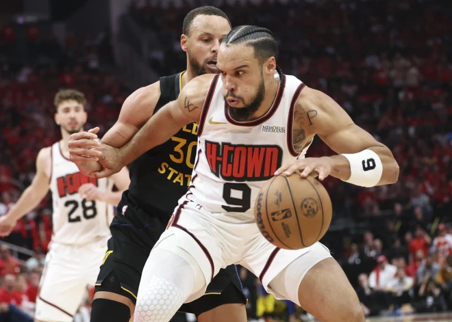Hīlds un Karijs palīdz “Warriors” izcīnīt uzvaru izšķirošajā “play-off” spēlē
