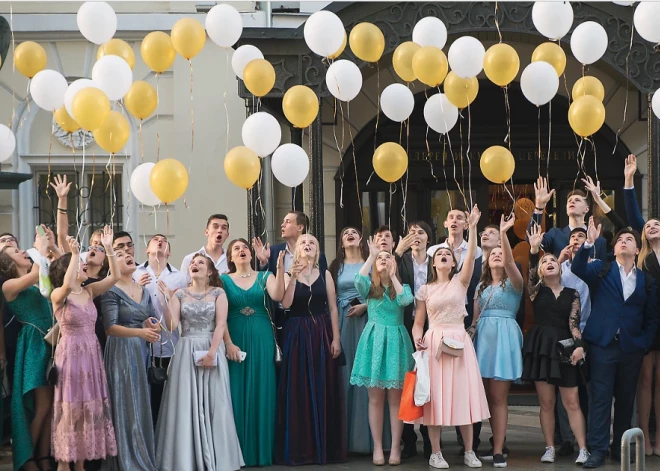 Kā ģērbties 9. un kā 12. klases izlaidumā: skaidro etiķetes eksperte Aija Strautmane