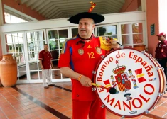 Manuels Kaseress Artesero jeb "Manolo ar bungām" bija pazīstams miljoniem futbola cienītāju
