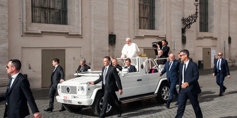 Franciska "papamobilis" kļūs par pārvietojamu klīniku bērniem Gazā.