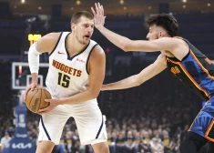 Jokiča grandiozais sniegums sekmē "Nuggets" atspēlēšanos un uzvaru pirmajā spēlē pret "Thunder"