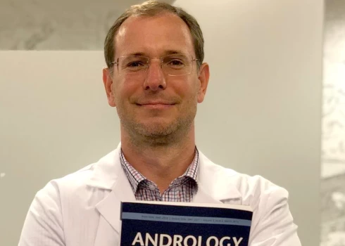 Eiropas Androloģijas akadēmijas biedrs, klīnikas “iVF Riga” androloģijas centra vadītājs un Rīgas Stradiņa universitātes vecākais pētnieks, klīniskais andrologs, Dr.med. Juris Ērenpreiss.