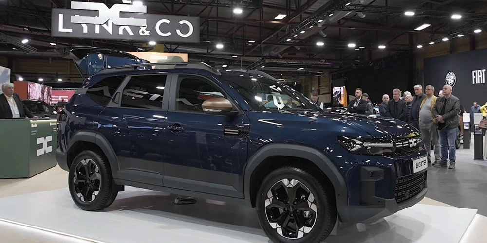 Dacia Bigster ir vairāk nekā 4,5 metrus garš, tātad par 16 centimetriem garāks par Duster, un tam ir arī nedaudz garāka riteņu bāze.