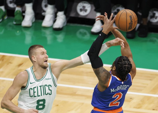 ВИДЕО: Порзиньгис приболел, а его "Селтикс" проиграл в матче плей-офф НБА