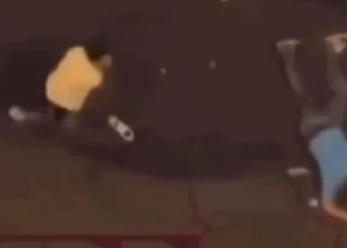 Policija vērtēs, vai Kārlika Džounsa (pa kreisi) rīcība bijusi pašaizsardzība vai huligānisms.