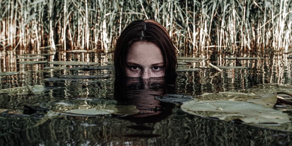 Stirna grib būt deficīts.