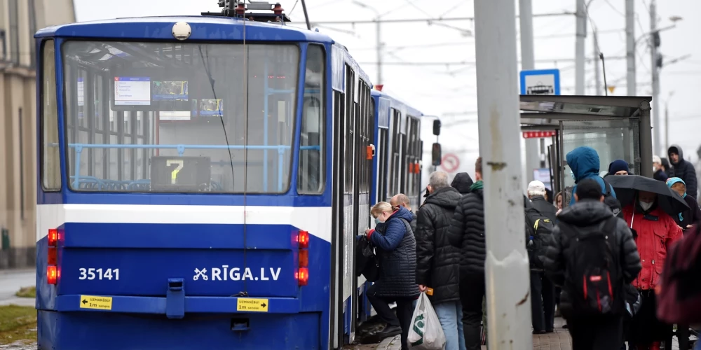 Plānots, ka vienreizēja abonementa biļete desmit dienām maksās 10 eiro. 