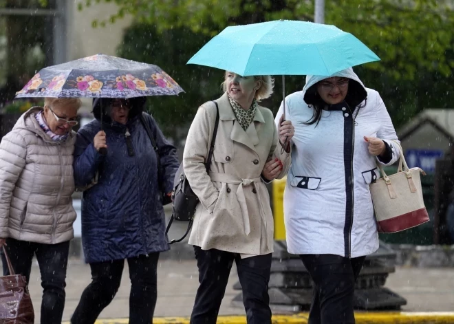 Зима нечаянно нагрянет, когда ее совсем не ждешь... В среду в Латвии местами пройдет снег и град