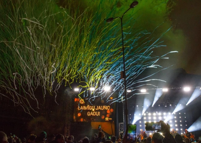 Пиротехника - только днем? Рижская дума планирует запрет ночных салютов и спрашивает мнение у жителей