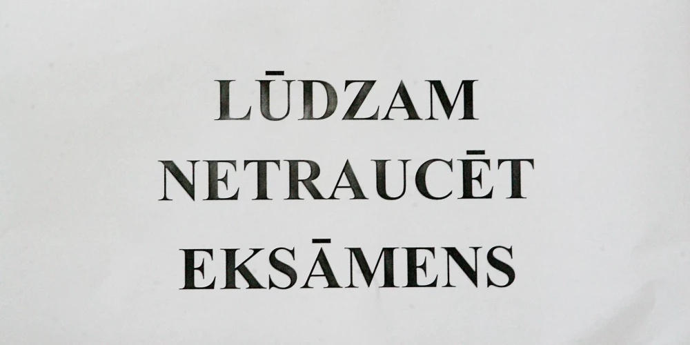 Izglītības un zinātnes ministrijas (IZM) lēmums par centralizēto eksāmenu sliekšņa saglabāšanu šogad 10% līmenī pieņemts, jo vairāki atbalsta mehānismi skolēniem vēl ir ieviešanas stadijā.