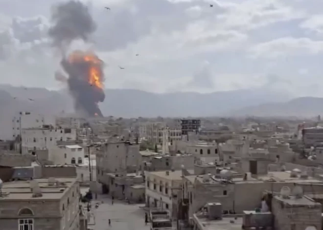 Izraēlas iznīcinātāji veikuši triecienus Jemenas lidostai