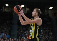 Žagara pārstāvētā Stambulas "Fenerbahce" izcīna uzvaru Turcijas čempionāta spēlē