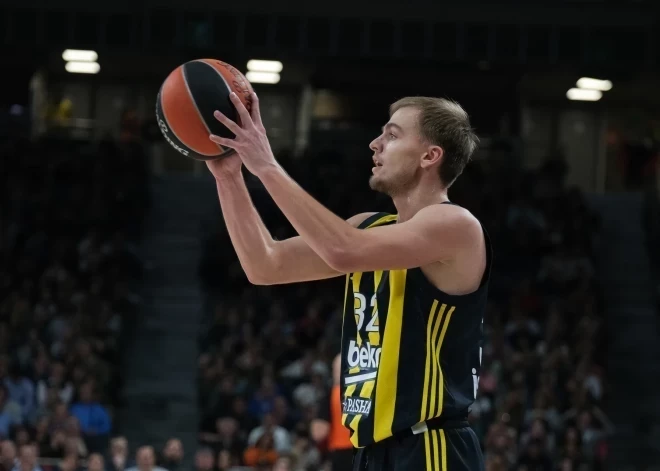 Žagara pārstāvētā Stambulas "Fenerbahce" izcīna uzvaru Turcijas čempionāta spēlē
