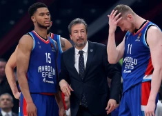 Šmita septiņi punkti neglābj "Anadolu Efes" no zaudējuma Eirolīgas ceturtdaļfināla izšķirošajā spēlē
