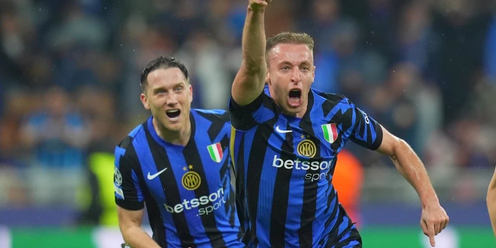 Davide Fratēsi līksmo pēc vārtu guvuma, kas nodrošinās Milānas "Inter" finālu.