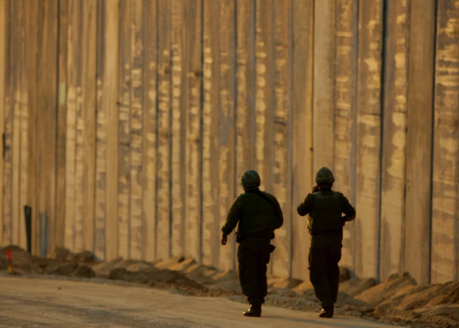 Donalds Tramps: dzīvo ķīlnieku skaits "Hamas" gūstā samazinājies līdz 21