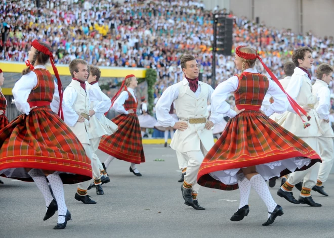 Skolu jaunatnes dziesmu un deju svētku rīkošanā izveidojies sadārdzinājums – Izglītības un zinātnes ministrija meklē risinājumus