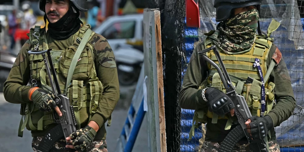 Indian paramilitary personnel stand guard along a road in Srinagar on May 7, 2025, following border tensions. India and Pakistan exchanged heavy artillery along their contested frontier on May 7, after New Delhi launched missile strikes on its arch-rival in a major escalation between the nuclear-armed neighbours. New Delhi announced it had carried out "precision strikes at terrorist camps" at nine sites in Pakistan-administered Kashmir, days after it blamed Islamabad for a deadly attack on the Indian-run side of the disputed region. (Photo by Sajjad HUSSAIN / AFP)