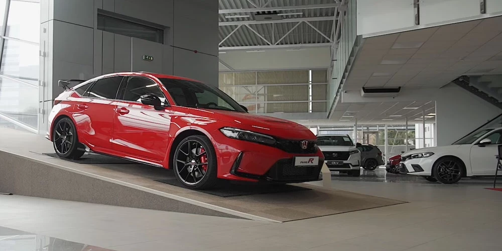 Gatavas ēkas pilnīga pielāgošana Hondas standartiem vēl prasīs laiku, taču darbinieku komanda jau ir gatava.