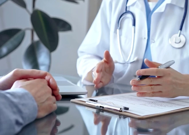 Latvijā patlaban trūkst slimnīcās izmantoto mazo nātrija hlorīda šķīduma iepakojumu