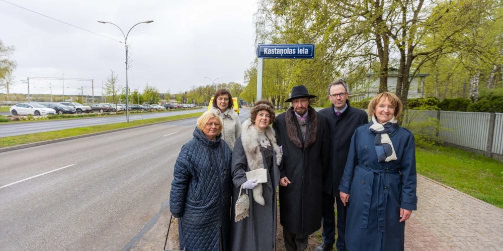 Pieminot Raiņa un Aspazijas trimdā pavadītos gadus un godinot izcilos dzejniekus 160. gadskārtā, šodien, 7. maijā, Jūrmalā atklāta Kastaņolas iela.