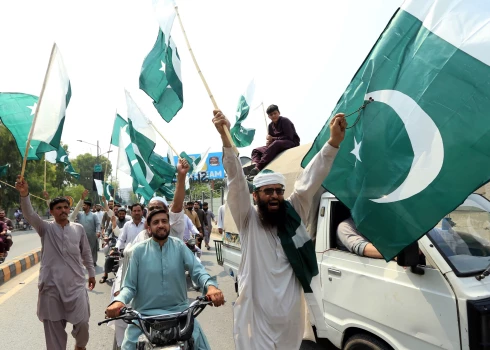 Islāmistu piekritēju demonstrācija Pakistānā pēc Indijas triecieniem