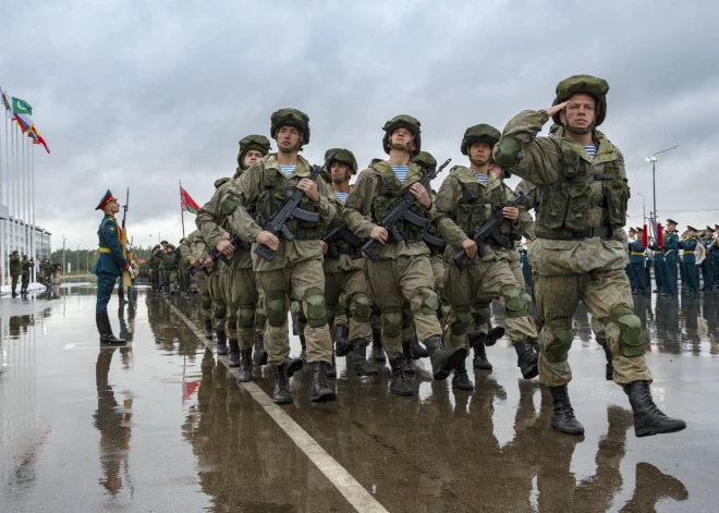 Septembrī Krievija un Baltkrievija pie Baltijas pulcēs plašus militāros spēkus. Kā "Zapad 2025" gatavojas Latvija?