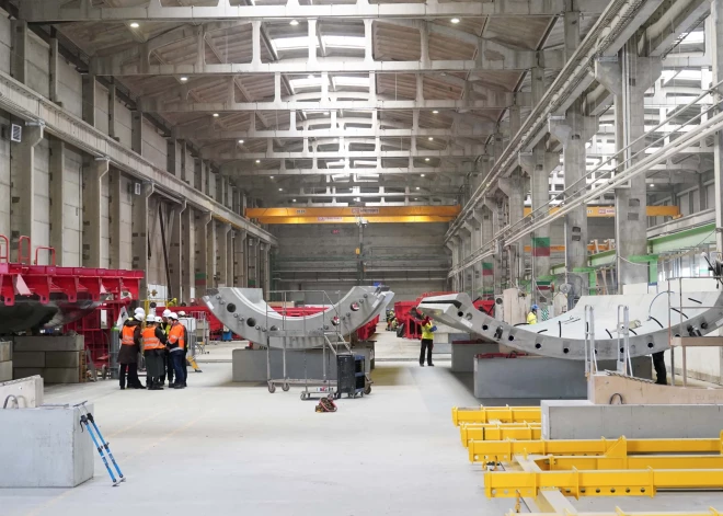 Ropažu novadā atklāta modernizētā Consolis Latvija rūpnīca. Ražos vēja turbīnu torņus