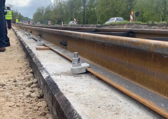 Pēc 40 gadu pārtraukuma Rīgā uzsākta jauna tramvaja līnijas pagarinājuma izbūve