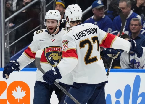 "Panthers" ar Balinski ārpus pieteikuma zaudē "Maple Leafs" Stenlija kausa izcīņas mačā.