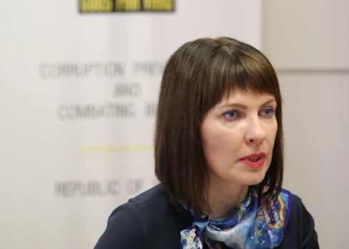 Korupcijas novēršanas un apkarošanas biroja Politisko organizāciju finansēšanas kontroles nodaļas vadītāja Amīlija Jaunskunga. 
