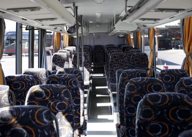 Valkā starptautiskā autobusa pasažierim konstatē marihuānu; uzsākts kriminālprocess