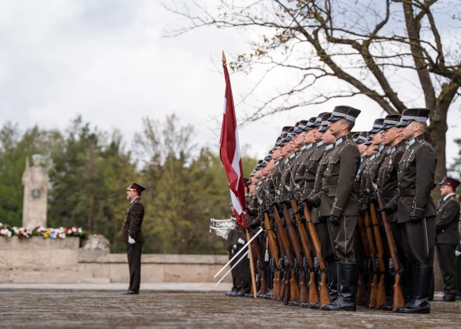 Valsts augstākās amatpersonas šodien godina Nacisma sagrāves un Otrā pasaules kara upuru piemiņu.