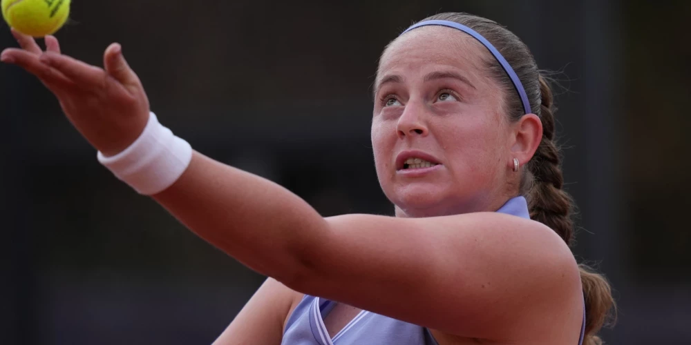 Aļona Ostapenko turpina sekmīgi spēlēt uz māla.