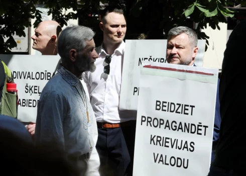 Krievu valodas vieta Latvijas sabiedrībā un izglītībā ir asu diskusiju tēma kopš neatkarības atgūšanas brīža