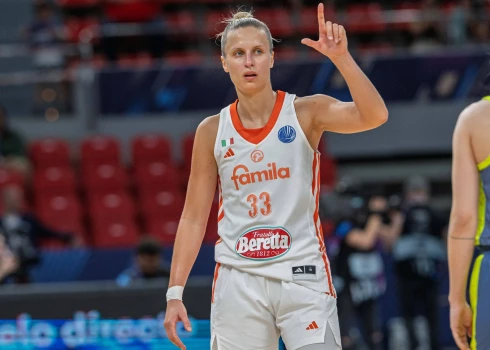 Kitija Laksa un Skio "Famila" sērijā joprojām ir vadībā 2-1.