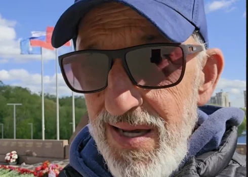 Edgars Zveja norāda, ka Krievijā, viņam maz gribās runāt par šīm "pif-paf lietām", proti, Krievijas uzsākto karu Ukrainā.