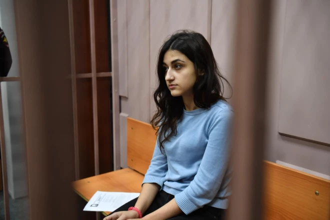 Крестина призналась, что отец приставал к ним даже на отдыхе, а люди ничего не могли сделать.
