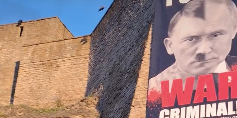 Plakāts Igaunijā, kas 9. maijā izkārts pie Krievijas robežas.